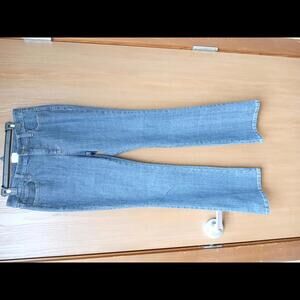St. John's Bay Womans Bootleg Cut Blue DenimJean Size 8 new
